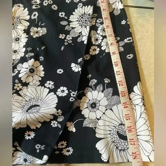 Black & White Floral Print‎ Skort by Briggs NY Women’s Size 14 - Picture 5 of 8